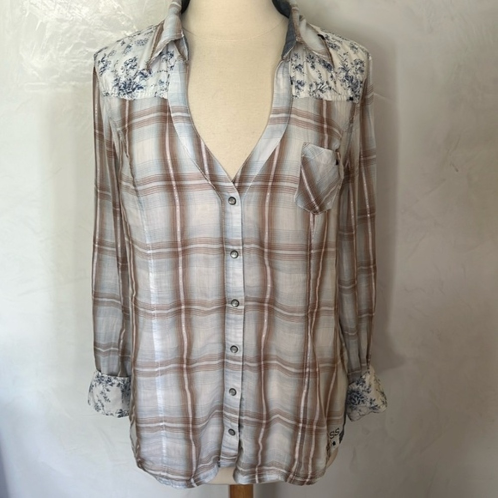 Guess Western white,tan,brown plaid button down Top w/blue floral detail Size XL